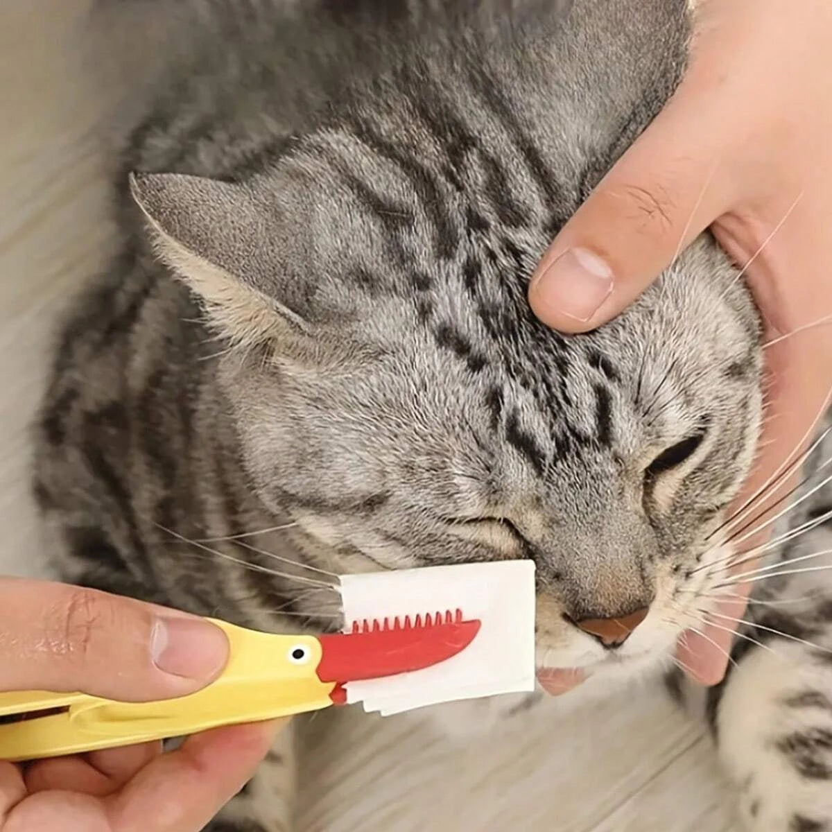 "Pet Eye Cleaning Brush – Tear Stain Remover & Grooming Tool for Cats and Dogs"